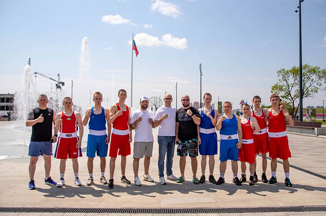 Благовещенские боксёры спели гимн России