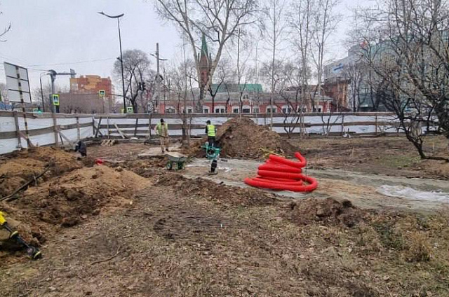 В сквере Приёмыхова возобновили работы по благоустройству территории