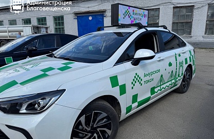 «Амурское такси» перенимает московский опыт и меняет дисплеи на машинах