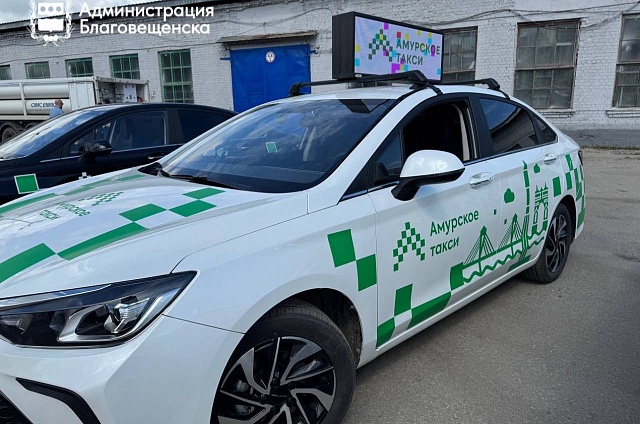 «Амурское такси» перенимает московский опыт и меняет дисплеи на машинах