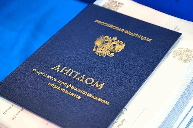 Двойной диплом: 60 выпускников Амурского медколледжа стали универсальными специалистами