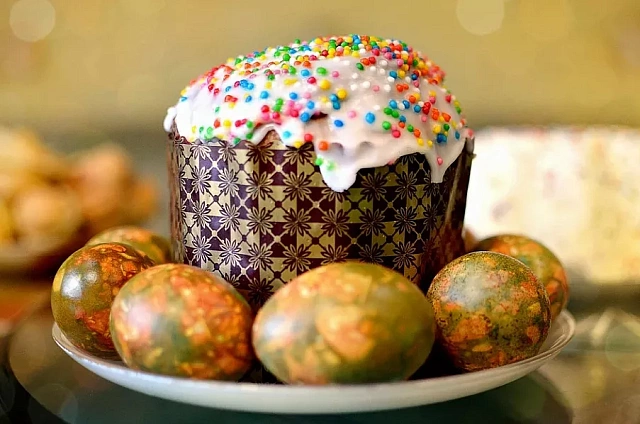 Кулич за 100 тысяч рублей: кондитеры Москвы удивили ценами и дизайном к Пасхе