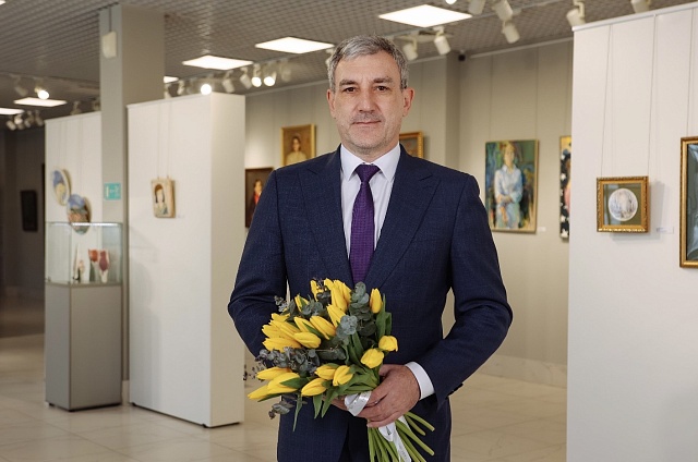 Василий Орлов поздравил амурчанок с Международным женским днём