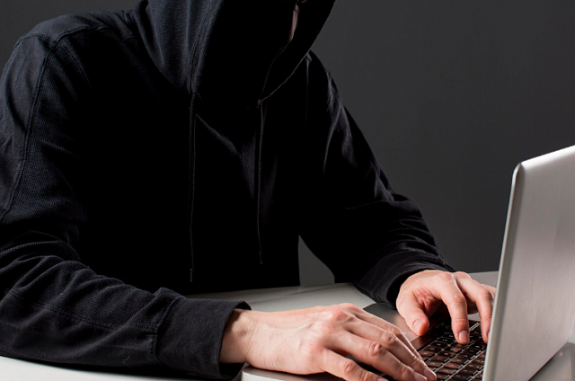 За похищенные у благовещенского пенсионера полмиллиона рублей мошенника призвали к ответственности 