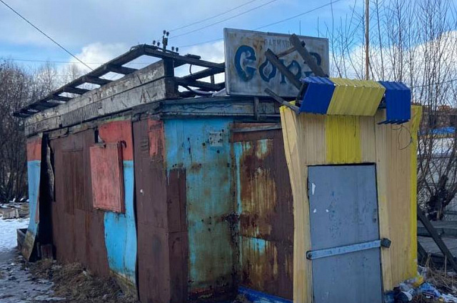 В Сковородинском округе демонтировали заброшенное строение после иска прокурора