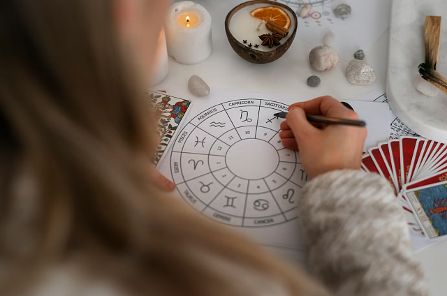 Каждый четвёртый россиянин периодически читает астрологические прогнозы