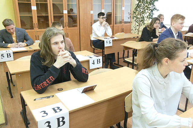 Выпускники в Приамурье приступили к сдаче ЕГЭ, экзамены проводятся по химии, литературе и географии