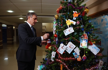 Глава региона исполнит три новогодних желания юных амурчан