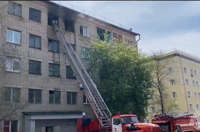 Из-за пожара в свободненской многоэтажке эвакуировали 15 человек
