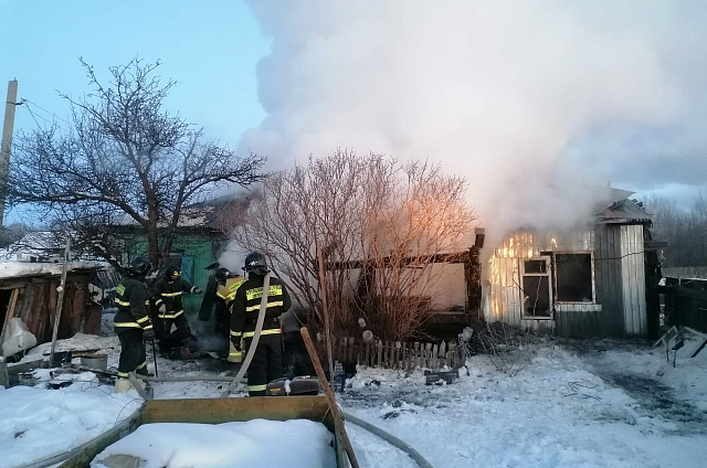 Два человека погибли в горевшем доме в Поздеевке
