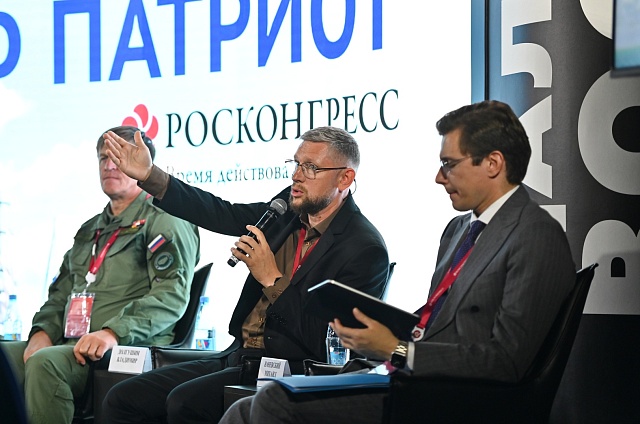На ВЭФ обсудили патриотическое воспитание с участием режиссёра из Приамурья