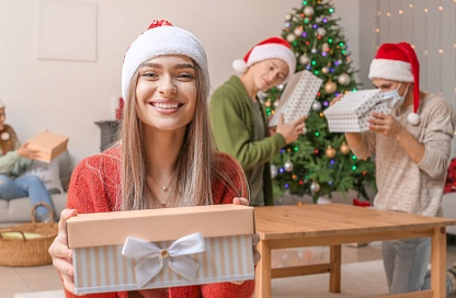 Учёные раскрыли психологическую пользу новогодней щедрости