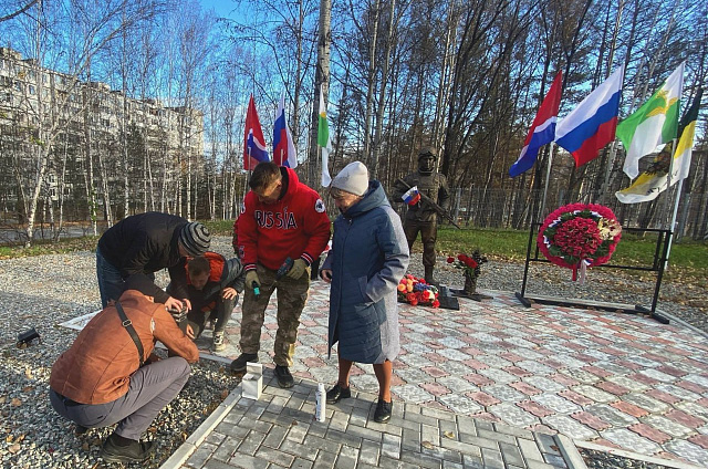В Тынде горожане восстановили осквернённый памятник героям СВО