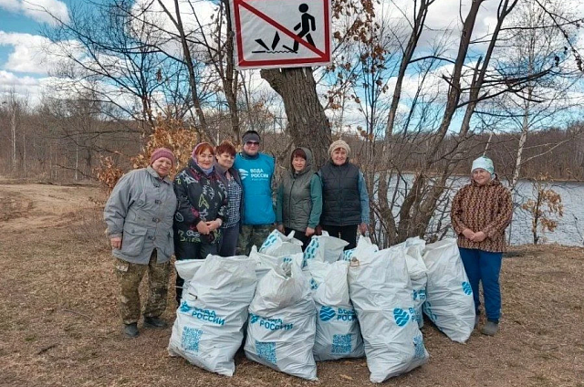 Амурские долголеты вышли на уборку берега в рамках акции «Вода России»