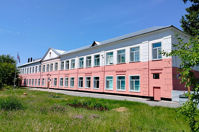 Губернатор Василий Орлов: «К 2028 году обновим окна в каждой школе»