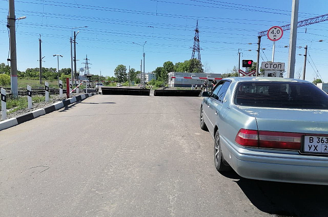 На станциях Возжаевка и Арга сделали охраняемые железнодорожные переезды