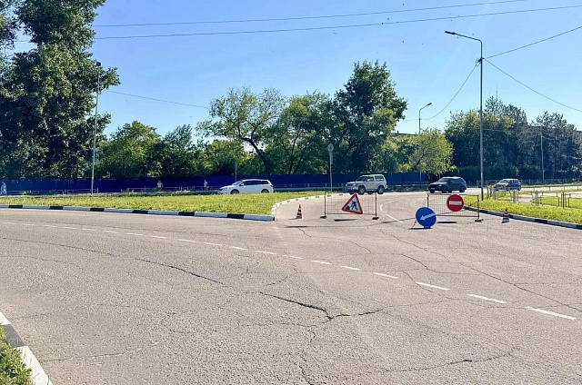 В центре Белогорска ограничили движение из-за ремонта теплотрассы на улице Ленина