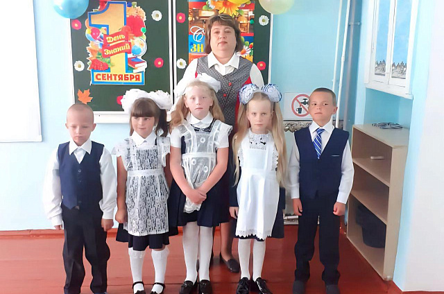 «Никаких привилегий в школе»: амурский педагог рассказала, как она воспитала сына – Героя России