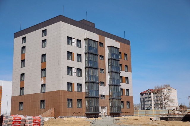 Василий Орлов оценил ход строительства нового жилья в Белогорске