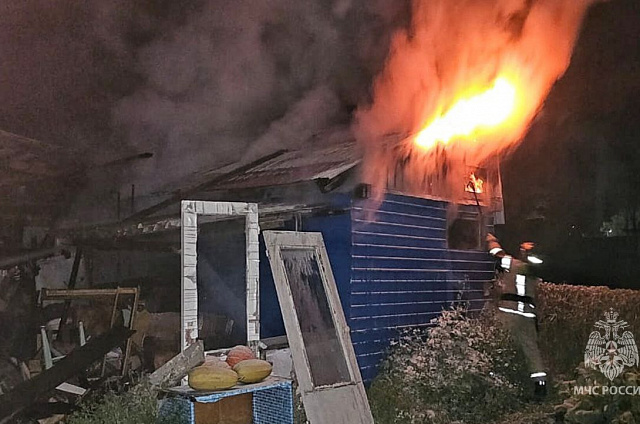 Пожары в баню и гараже ликвидировали амурские огнеборцы