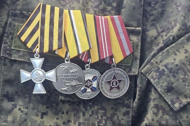 Ветеран СВО из Благовещенска получил водительские права и поддержку от фонда «Защитники Отечества»