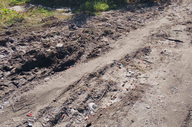 На разбитые подъезды к домам жалуются жители Прогресса