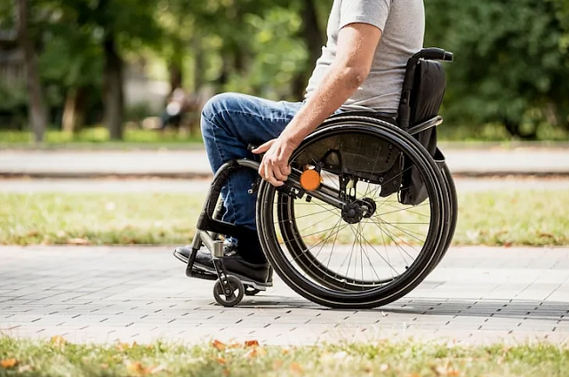 До 400 тысяч рублей: инвалиды могут получить социальную выплату на адаптацию жилья