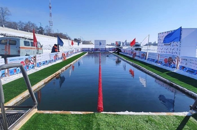 Заплывы на 25 метров стартовали в Благовещенске на территории Центра закаливания