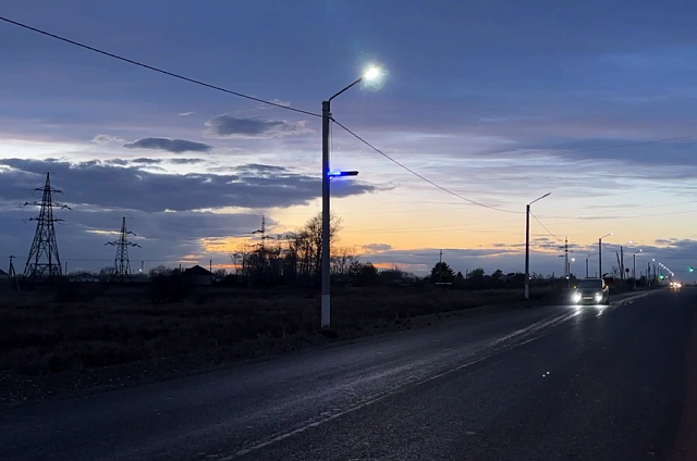 В этом году на амурских дорогах планируют установить ещё 4 световые панели, имитирующие сигнальное устройство автомобиля ДПС