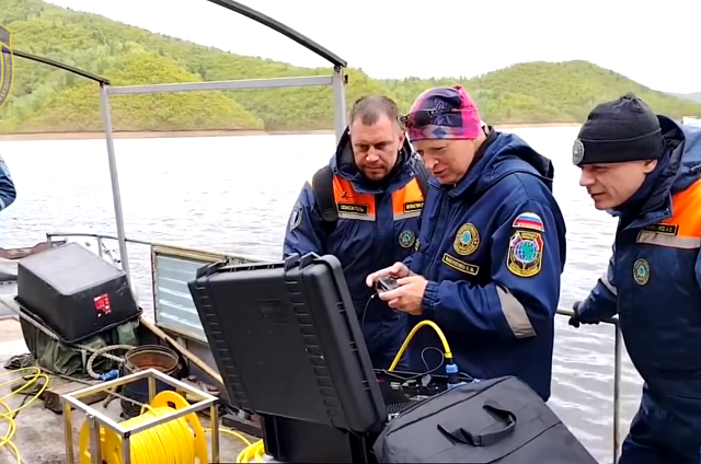 Амурские спасатели впервые испытали подводный дрон на Зейском водохранилище