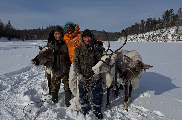 Блогер из Конго посетил Амурскую область и погрузился в эвенкийскую культуру