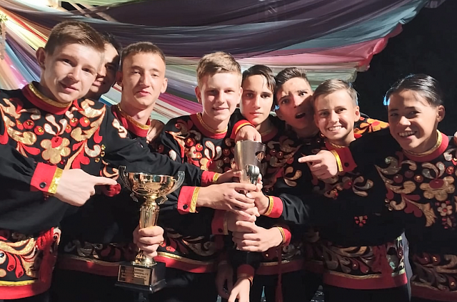 Легендарный ансамбль «Ровесники» привёз очередную награду с международного фестиваля танца