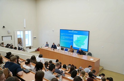 Сто тысяч и служебное жильё: главврачи из пяти городов приехали за выпускниками Амурской ГМА