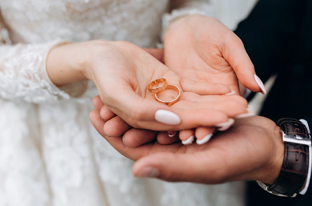 В последнюю «зеркальную» дату уходящего года в Амурской области сыграют 84 свадьбы