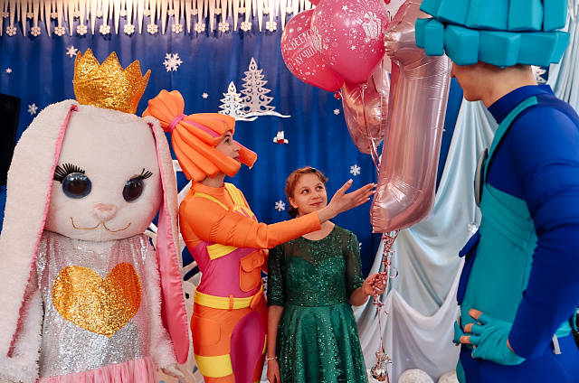 Губернатор Приамурья исполнил желание 12-летней девочки из Белогорска, она мечтала о празднике в свой День рождения