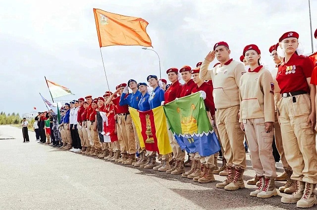 Юхтинский десант: амурские юнармейцы покоряют небо в финале военно-спортивной игры «ЮНАВИА» 