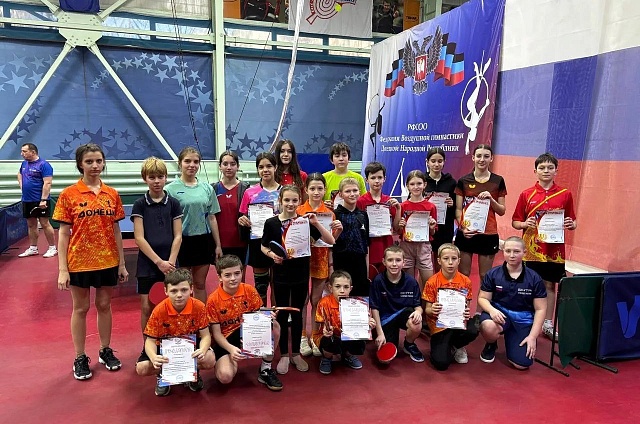 Глава ДНР сыграл в теннис с дальневосточниками в Донецке