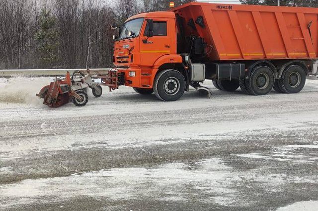 Амурские дороги чистят от снега более 140 единиц спецтехники