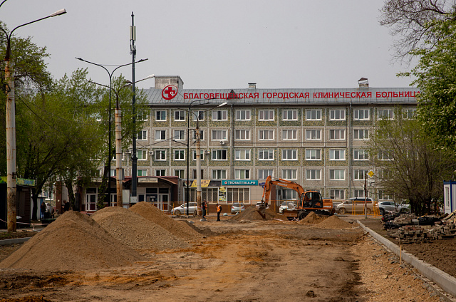 Дороги к медицинским учреждениям ремонтируют в Приамурье благодаря нацпроекту