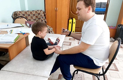 «Не разовая, а долгосрочная поддержка»: фонд «Дорога жизни» помог 85 особенным детям в Приамурье