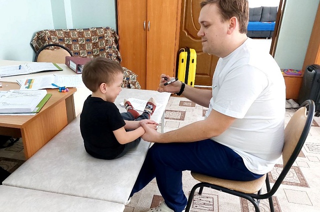 «Не разовая, а долгосрочная поддержка»: фонд «Дорога жизни» помог 85 особенным детям в Приамурье