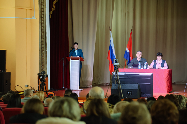 Василий Орлов пообещал отремонтировать поликлинику и благоустроить Архару за два года