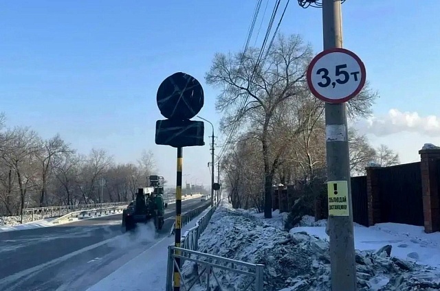 На путепроводе в Белогорске ограничили движение грузовиков тяжелее 4 тонн