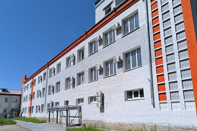 На 90% выполнен капитальный ремонт терапевтического корпуса районной больницы в Тамбовке