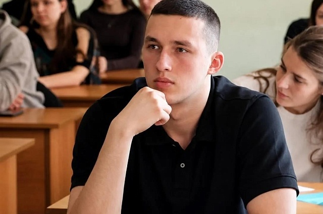 В десятке сильнейших: студент юрфака АмГУ получил стипендию имени Анатолия Собчака