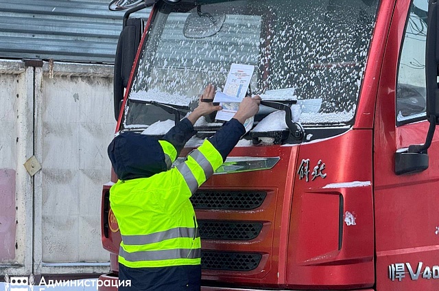 Фуры съезжают с обочин: в Благовещенске создали новые парковки для большегрузов