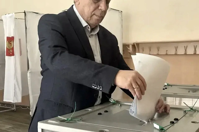 Главы Белогорска и Свободного проголосовали на выборах