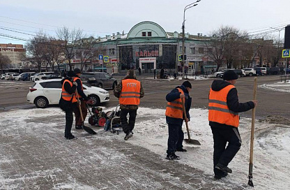 За первую неделю ноября в областном центре от снега и наледи очистили 80 км тротуаров