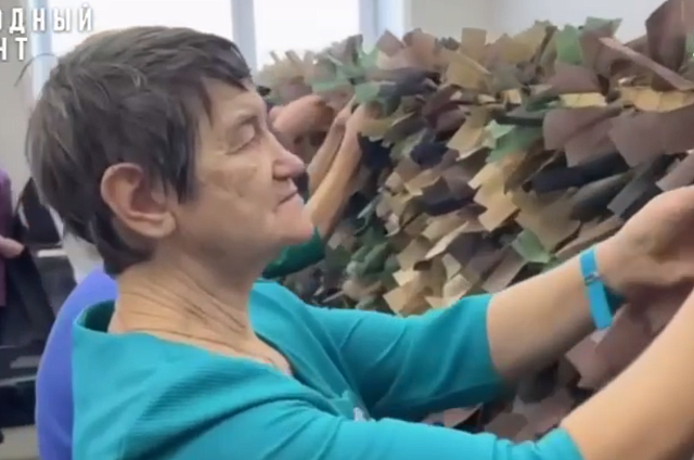 Прячут конфеты в сетях: неравнодушные люди из Усть-Ивановки шлют на фронт любовь и надежду