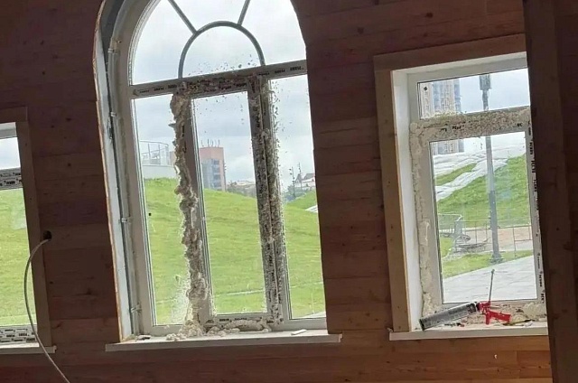 В Благовещенске хулиганы испортили домик на «Амурских сезонах»